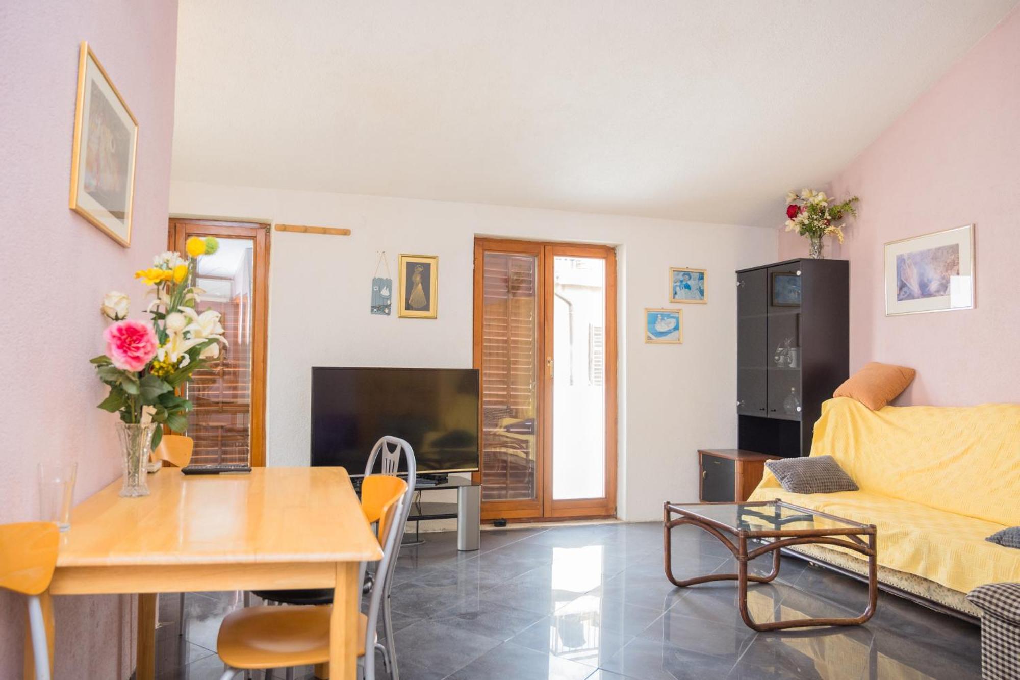 Cozy Kamenita Apartment