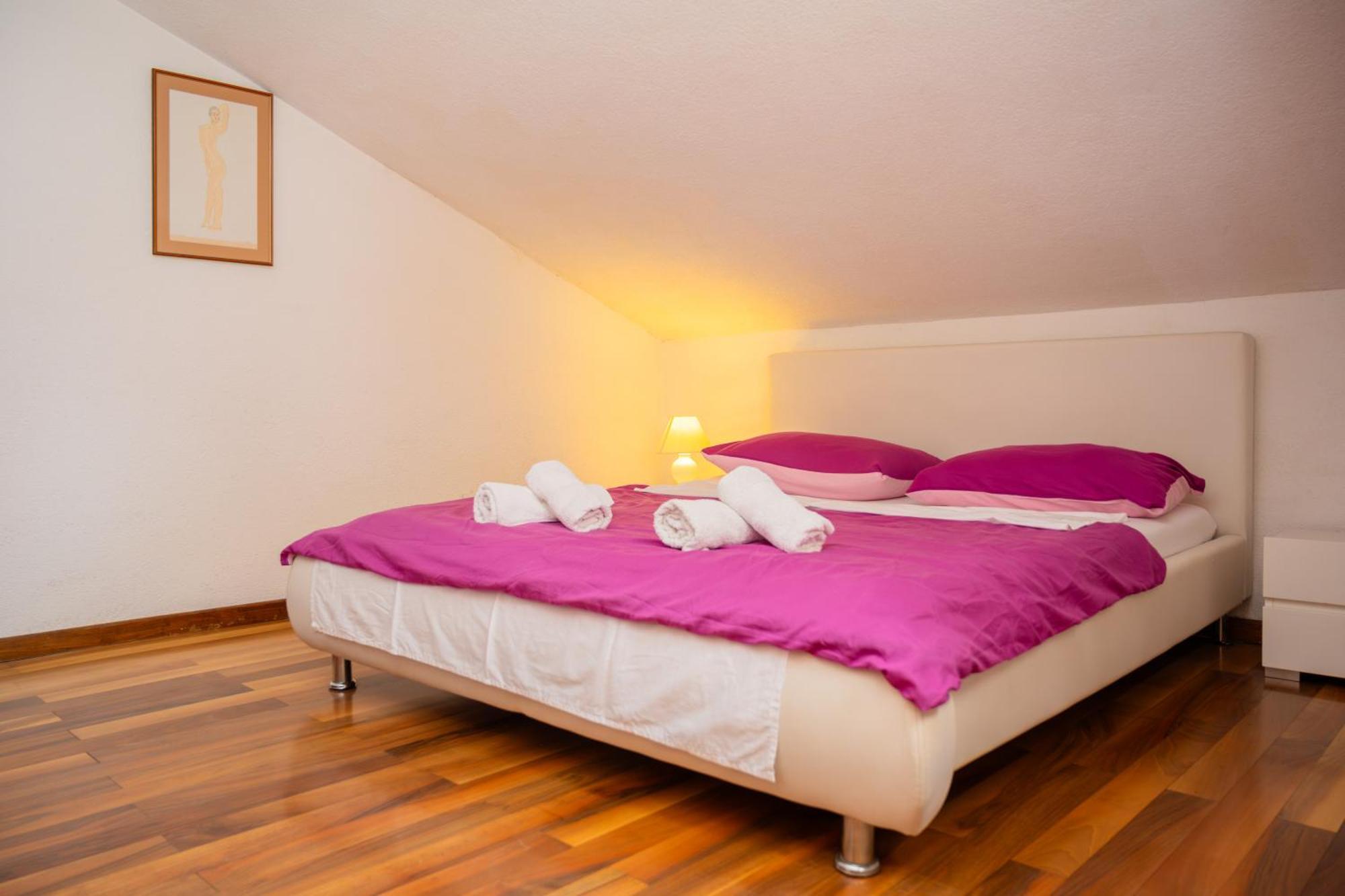 Cozy Kamenita Apartment